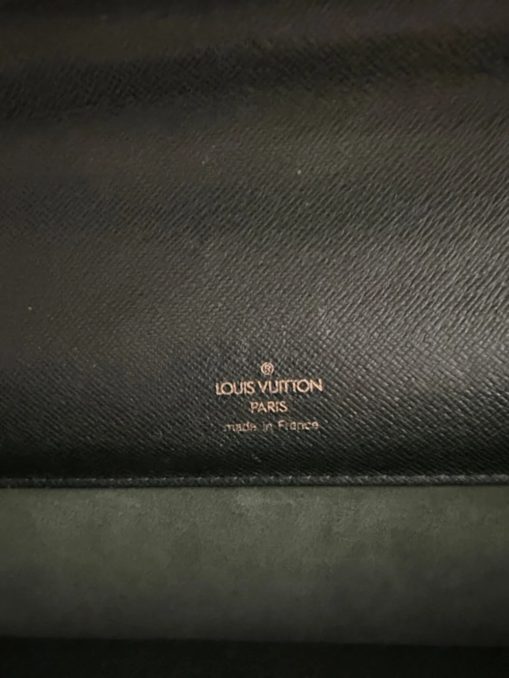 Louis Vuitton - Picture 7 of 8